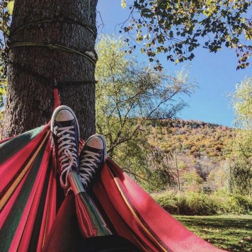 Девушке с ампутированной ногой оставалось жить всего 3 недели, но она победила болезнь и стала модным блогером. 06