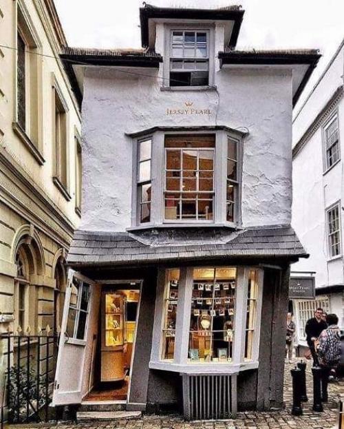 Скрученный дом Xvii века, Англия.