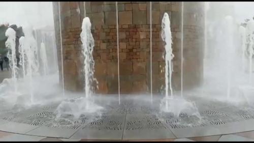 В Кемерове в память о погибших в Зимней Вишне построили парк под названием парк ангелов. 02