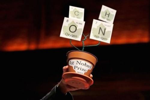 Шнобелевскую премию вручили в 25-й раз. Шнобелевскую премию вручили в 25-й раз.