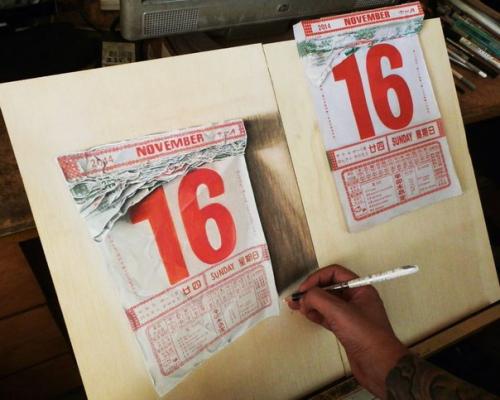 Художник - самоучка создает гиперреалистичные картины на дереве. 04