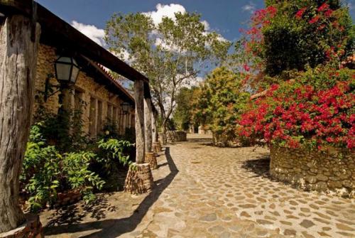 Город художников: альтос - де - чавон.