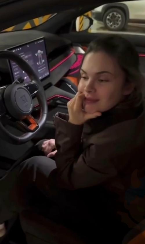 Ты меня не уважаешь, я хотела Porsche!