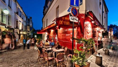 Никакой планировки.  Все неожиданно: площади бесформенны, улицы извиваются вокруг собственной оси и приводят вас обратно - туда, откуда вы вышли. 02