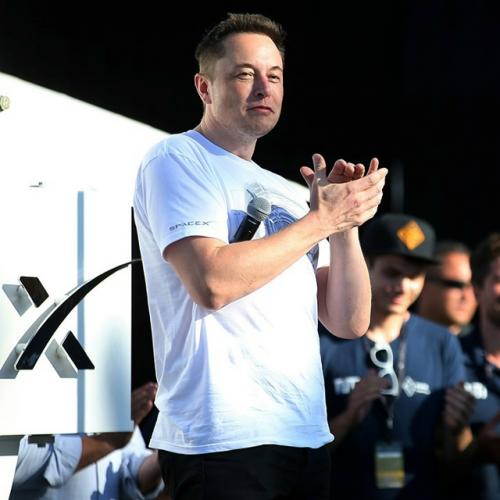 Он уверен, что полностью автоматизированное производство избавит человечество от необходимости работать. 01