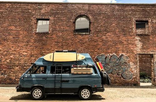 Американец продал дом и поехал путешествовать в фургоне.