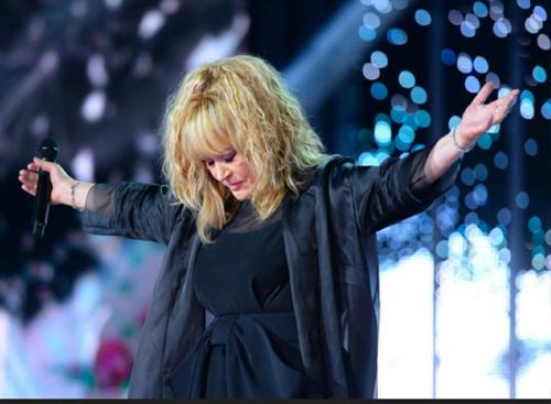 Как думаете, сколько зарабатывает Алла? 01