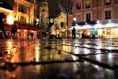 Никакой планировки.  Все неожиданно: площади бесформенны, улицы извиваются вокруг собственной оси и приводят вас обратно - туда, откуда вы вышли. 09