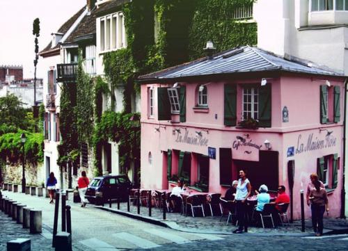 Никакой планировки.  Все неожиданно: площади бесформенны, улицы извиваются вокруг собственной оси и приводят вас обратно - туда, откуда вы вышли. 04