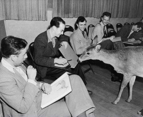 А вы когда-нибудь задумывались, почему Бэмби выглядит так реалистично, даже спустя 83 года? 01