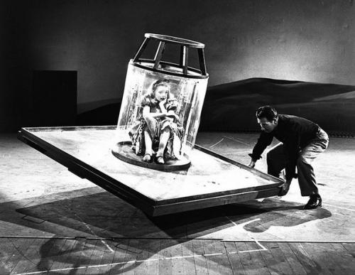 Старинные фотографии показывают, как диснеевские аниматоры рисовали Алису в Стране Чудес. 05