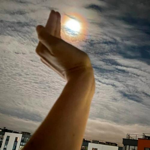 Жители всех регионов страны наблюдали суперлуние - луна оказалась на 13% больше и на 25% ярче обычного. 04