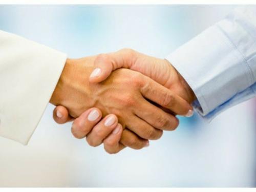 В Турции, арабских странах ближнего Востока, Китае, Корее и Японии рукопожатия гораздо слабее, чем в странах западной культуры. 01