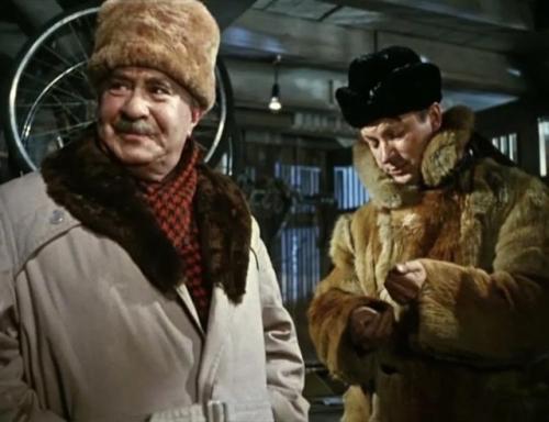 Вряд ли вы, пересматривая в сотый раз новеллу Наваждение, обратили внимание на одну деталь. 01