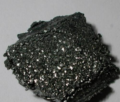 Радиоактивный химический элемент астат - наиболее редкий элемент из всех, что встречаются в природе. 01