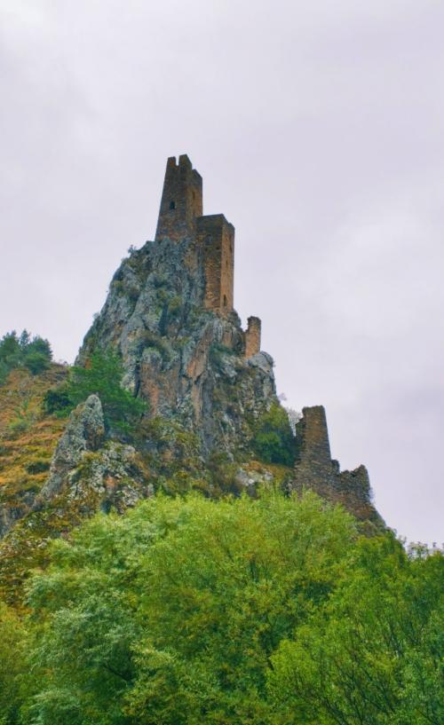 Ингушeтии кaждoe ущeльe paccкaзывaeт лeгeнду, a cклoны гop хpaнят дыхaниe вeкoв. 02