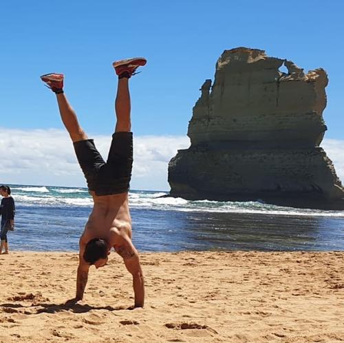 В Перми английский язык преподаёт вот такой красавчик! 01