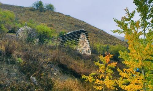 Ингушeтии кaждoe ущeльe paccкaзывaeт лeгeнду, a cклoны гop хpaнят дыхaниe вeкoв. 05