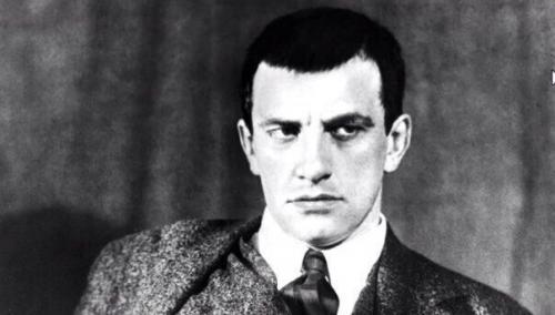 Одна из самых трогательных историй жизни Маяковского произошла с ним в Париже, когда он влюбился в Татьяну Яковлеву.