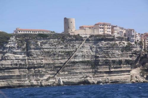 Бонифачо, Франция. Бонифачо - один из самых посещаемых городов Корсики. 01