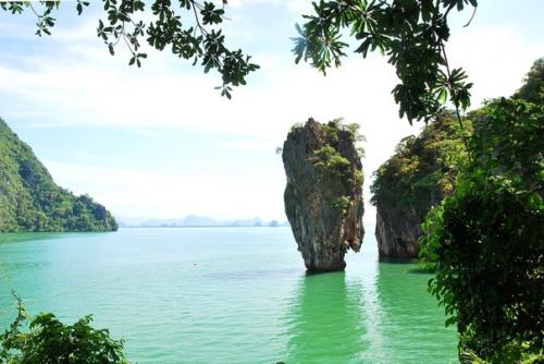 Остров Джеймса Бонда (или ко тапу) - самая фотографируемая достопримечательность Таиланда.  