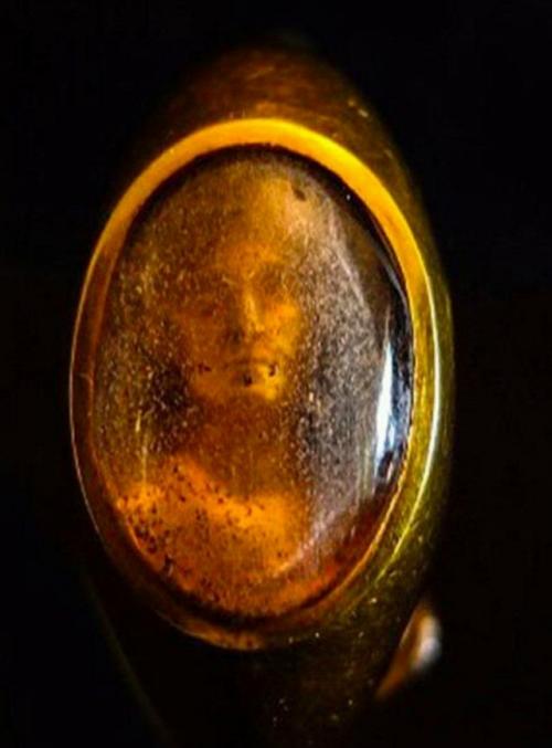 Артефакт обнаружили в неразграбленной семейной гробнице в окрестностях Рима, найденной в 2021 году. 02