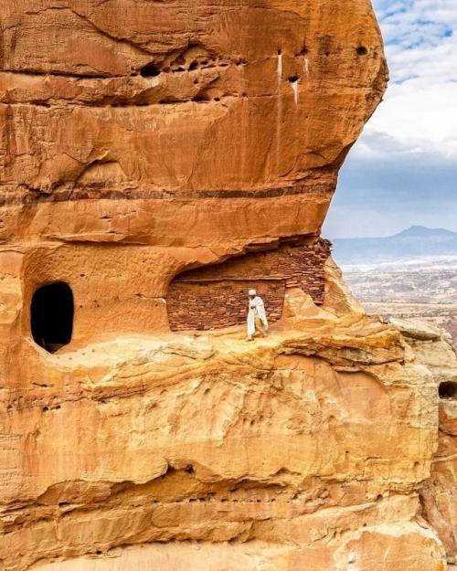 Абуна йемата гух - церковь между небом и землёй. 01