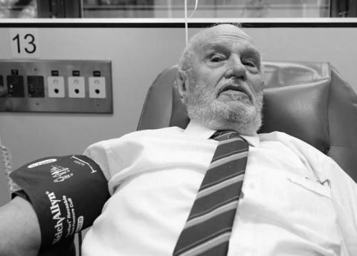 Джеймс Харрисон, 88-летний житель Австралии, ушедший из жизни в прошлом году, стал спасителем для двух миллионов детей.  