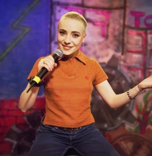 Помните этот звук дозвона до интернета, огромные наушники и чувство, что ты причастен к чему-то самому модному на планете? 01