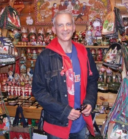 Помните этот звук дозвона до интернета, огромные наушники и чувство, что ты причастен к чему-то самому модному на планете? 03