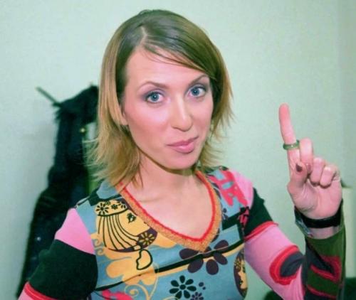 Помните этот звук дозвона до интернета, огромные наушники и чувство, что ты причастен к чему-то самому модному на планете? 02