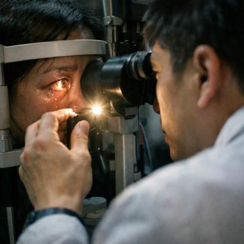 Учёные выяснили, что вирус Cmnv, который обычно поражает морских животных, способен вызывать у человека тяжёлые заболевания глаз. 02