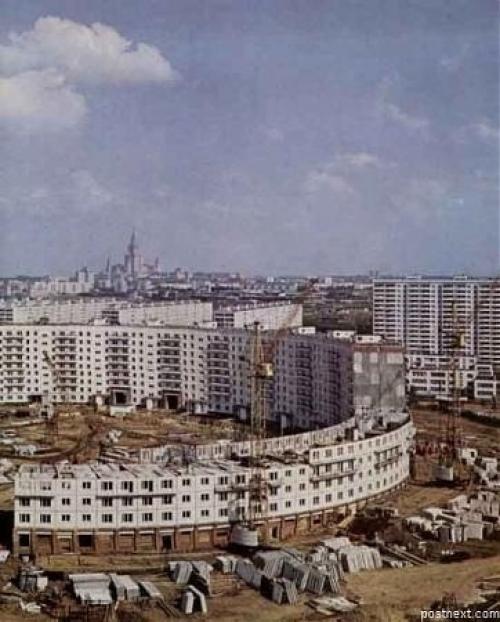 Кто и зачем в Москве круглые дома построил.
