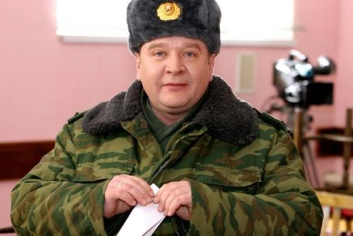 У звeзды сериaла Солдaты Романа мадянoва обнaружили рак легкого. 02