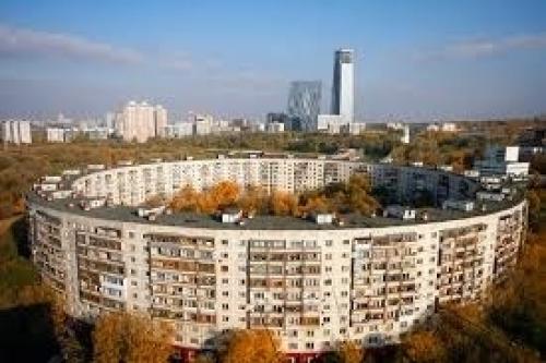 Кто и зачем в Москве круглые дома построил. 01