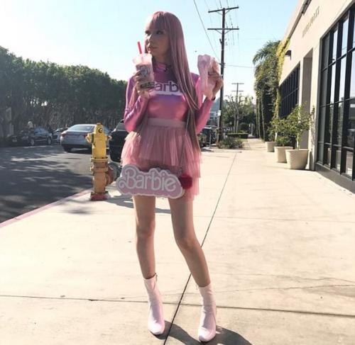 36-Летняя поклонница куклы барби из лос-анжелеса. 04