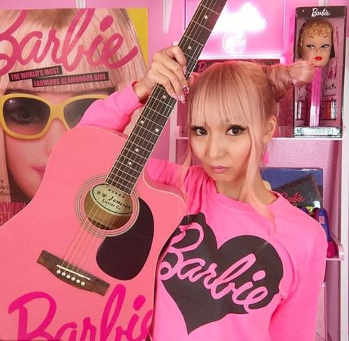 36-Летняя поклонница куклы барби из лос-анжелеса. 05