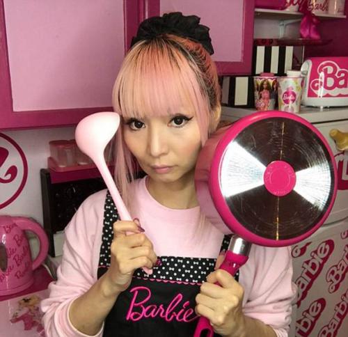 36-Летняя поклонница куклы барби из лос-анжелеса. 01