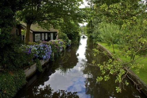 В этой деревеньке никто никуда не спешит, просто потому что здесь нет дорог.