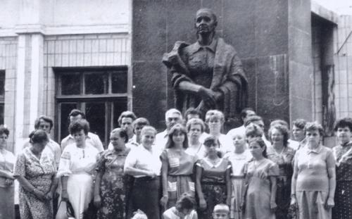 Когда в Ставрополь привезли эшелон с эвакуированными из Ленинграда детьми - сиротами, малыши были так истощены, что уже не могли стоять. 01