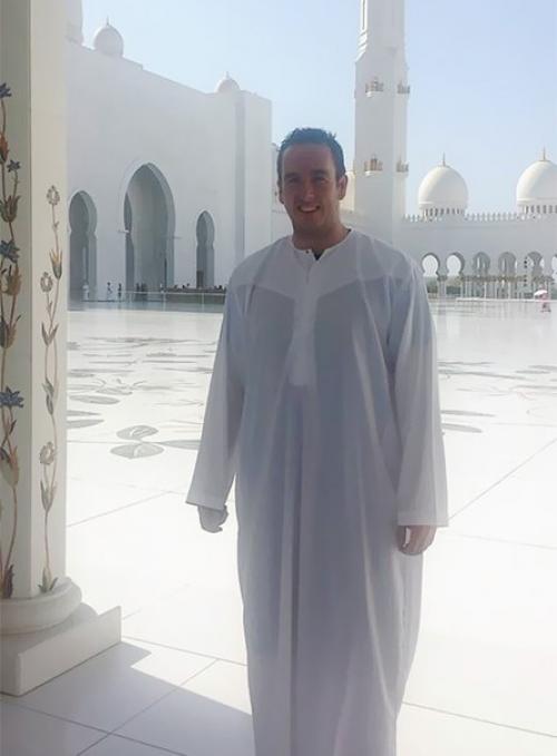 Парень взял с собой в парк развлечений своего таксиста, потому что тот не бывал там ни разу в жизни. 04