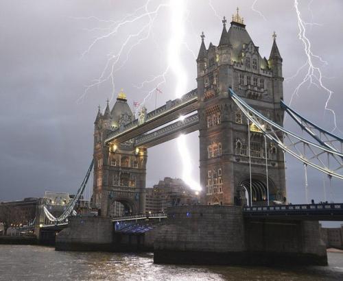 Тауэрский мост в Лондоне.