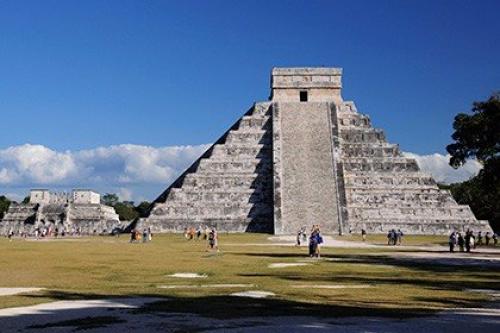 Под древней пирамидой Майя подземное озеро обнаружено.