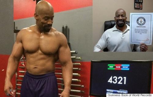 54-Летний американец Марк Джордан, житель штата техас, установил новый рекорд по количеству подтягиваний в течение суток - 4321 раз.