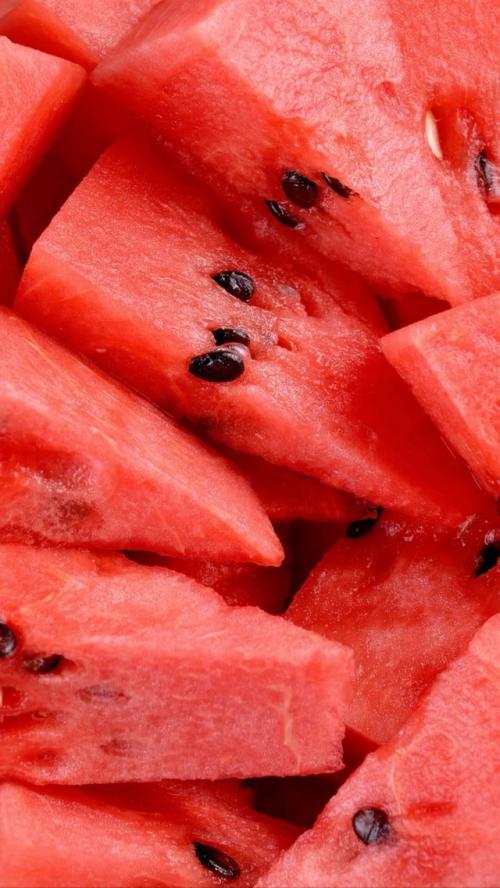 Врачи предупреждают: избыток фруктозы в этой ягоде перегружает печень, ЖКТ и провоцирует инсулинорезистентность. 01