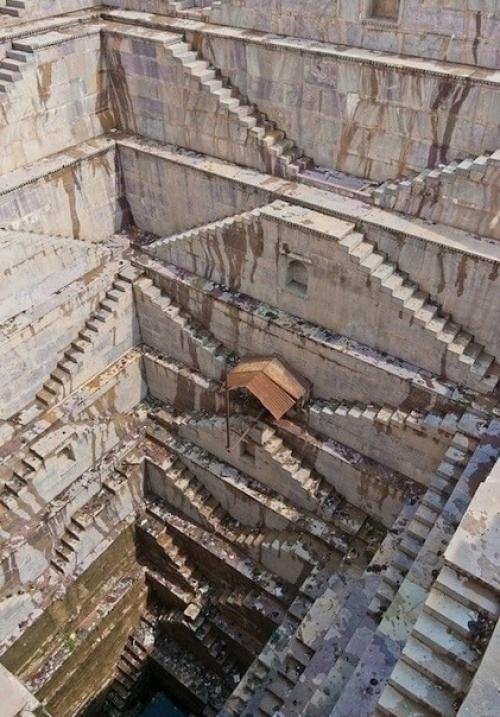 Ступенчатые колодцы Индии - это интереснейшее чудо архитектуры, подобного которому нет больше нигде в мире. 01