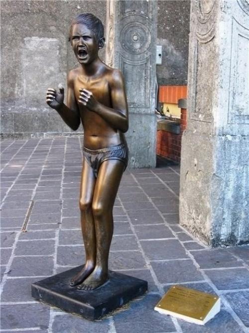 Крик Беслана - памятник итальянского скульптора Ренцо Ванди, стоит в Сан-марино на апеннинском полуострове. 01