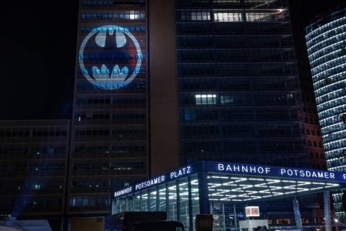 В Нью-йорке, Лос-анджелесе, Лондоне, Париже. 07