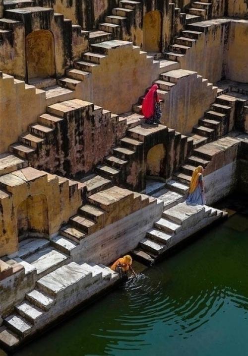 Ступенчатые колодцы Индии - это интереснейшее чудо архитектуры, подобного которому нет больше нигде в мире. 02