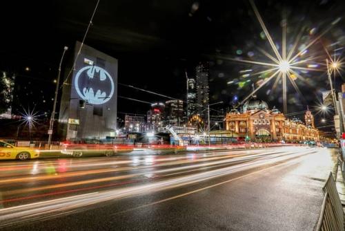 В Нью-йорке, Лос-анджелесе, Лондоне, Париже. 06